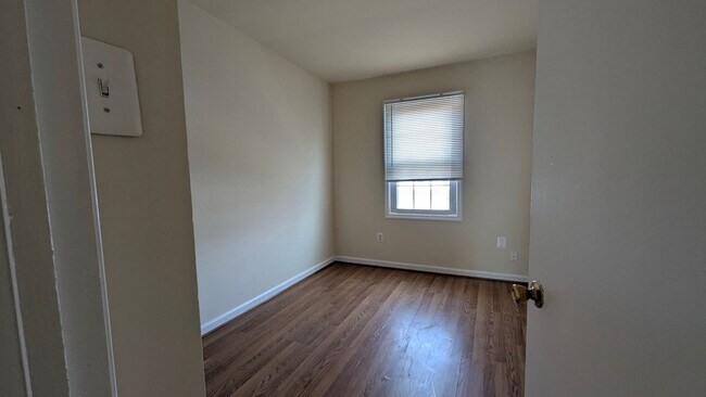 Building Photo - Charming 3 Bed And 1.5 Bath Townhome In Georgetown South