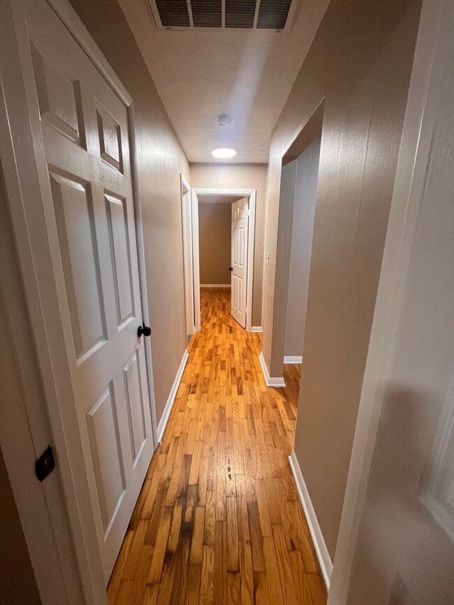 Building Photo - 3 bedroom 2 bathroom located near MSU