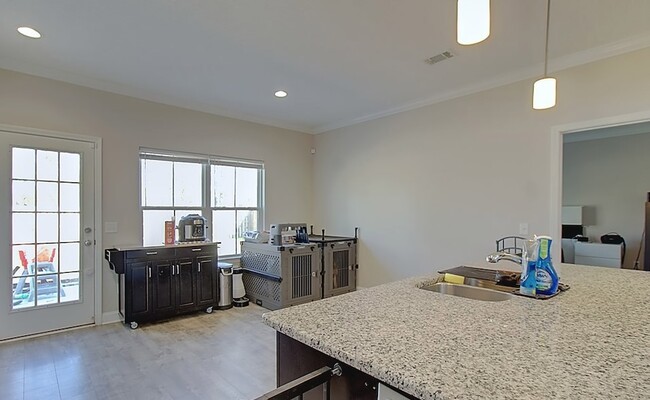 Building Photo - 35 Perlieu Ct