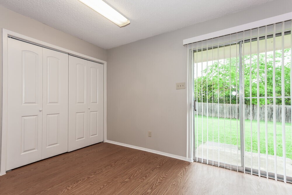 Building Photo - 716 Admiralty Way