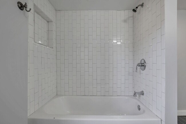 Building Photo - Elegant College Avenue Residence in a Prime Columbus Location