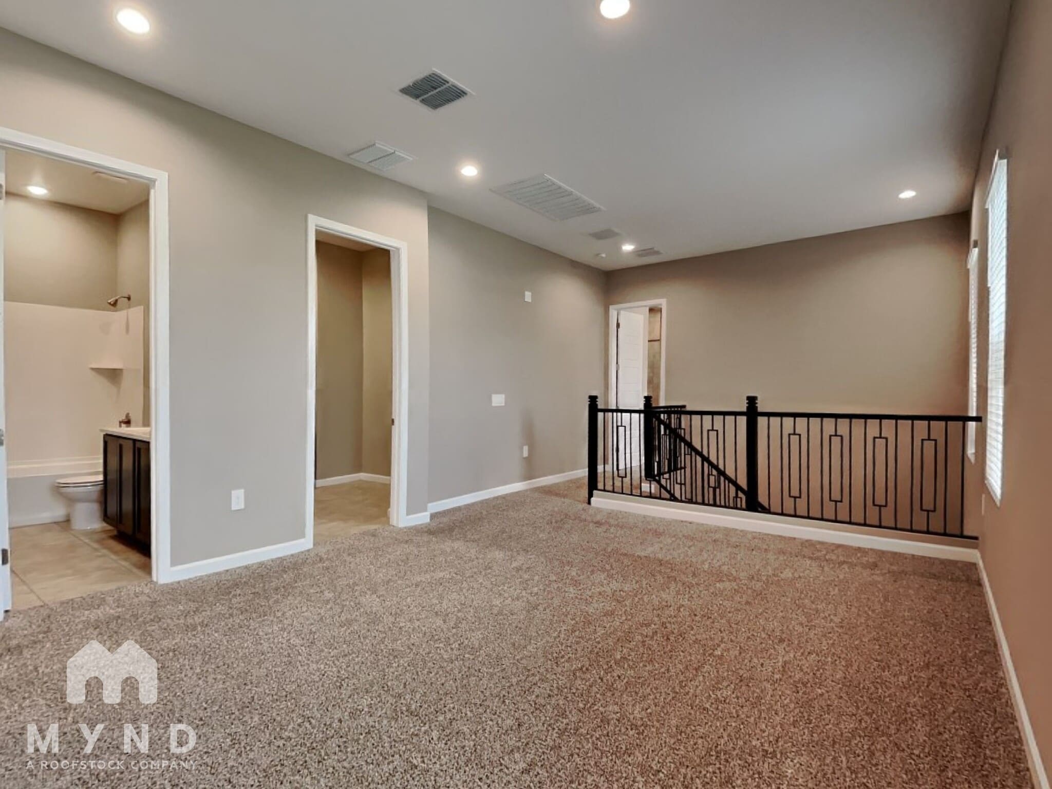 Building Photo - 4839 E Village Dr