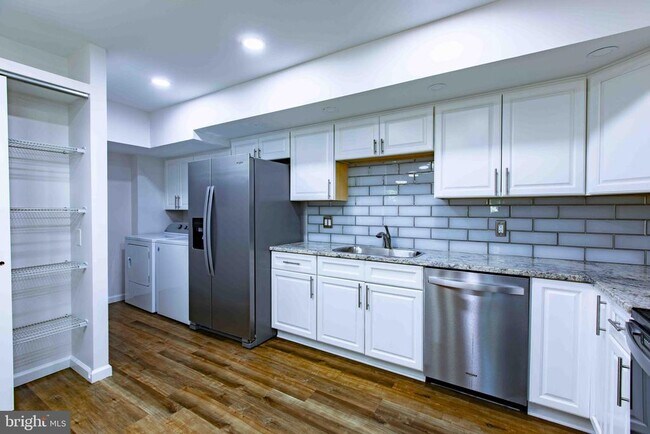 Building Photo - 1 Stonehenge Cir