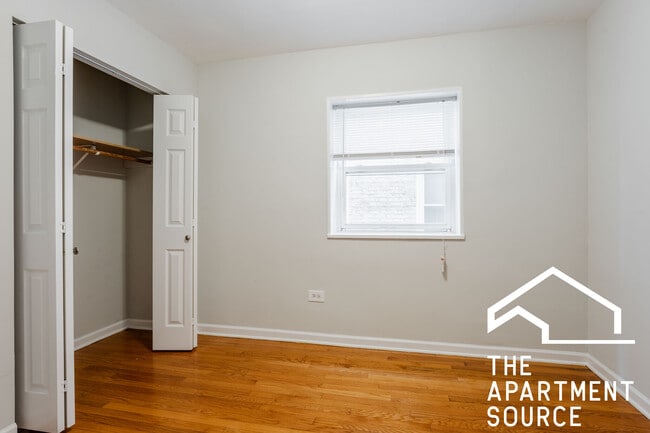 Building Photo - 6535 N Mozart St