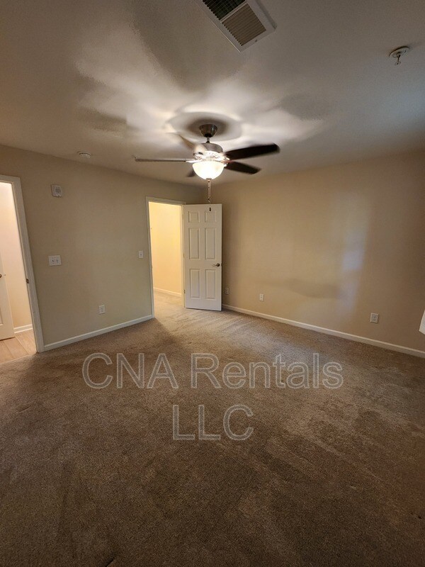 Building Photo - 807 Country Park Dr