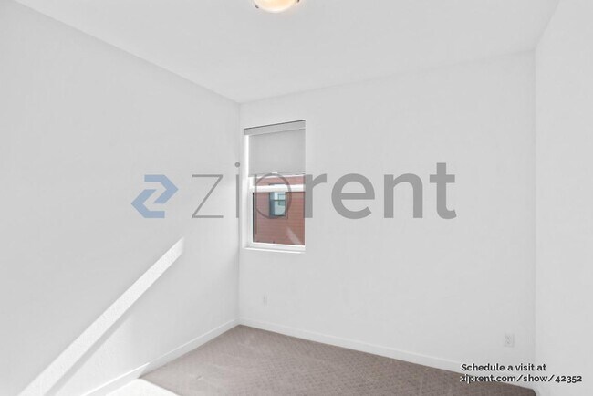 Building Photo - 5876 Cadence Ave