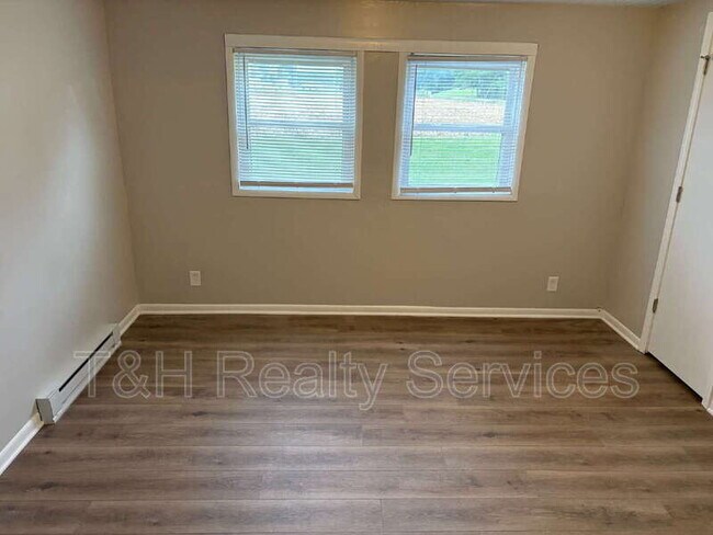 Building Photo - 3180 Blue Bluff Rd