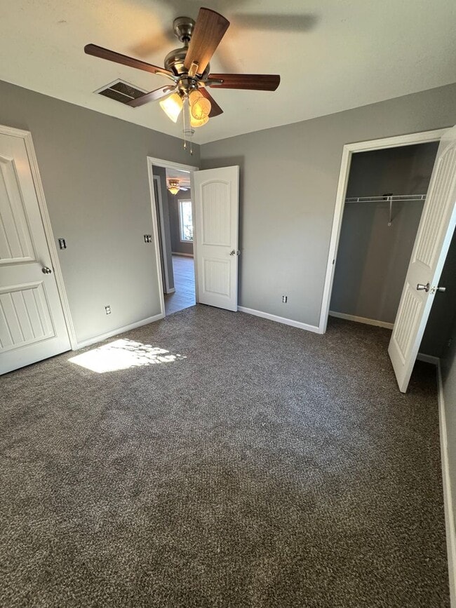 Building Photo - 3 bedroom/2 bath house