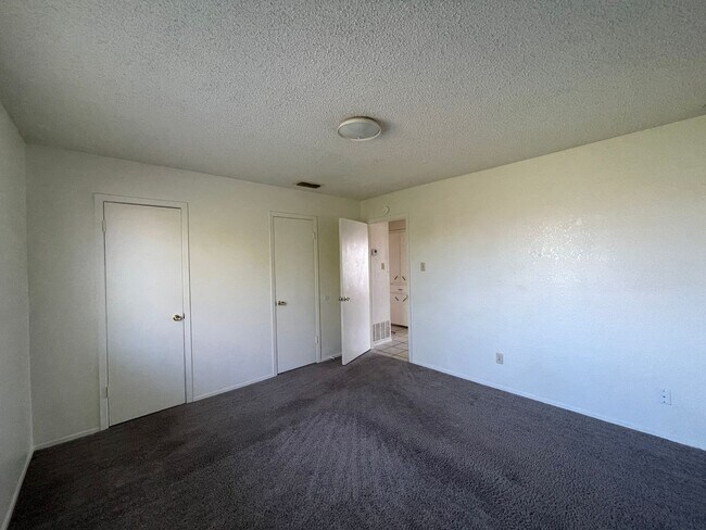 Building Photo - 1106 Eastside Dr