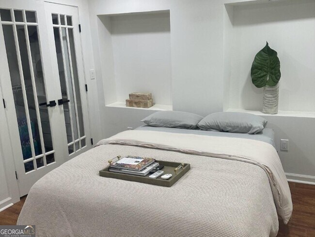 Building Photo - 2434 Rockcliff Rd SE