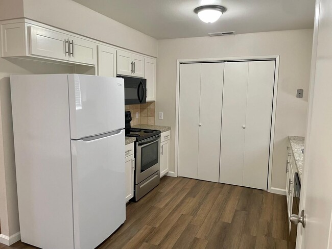 Building Photo - 363 Florinda St