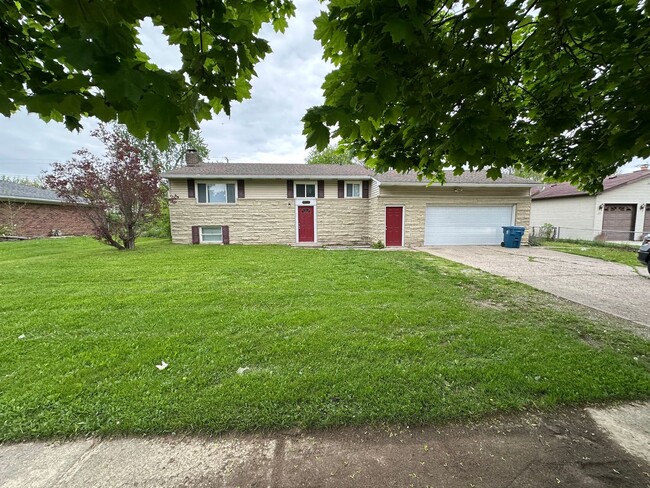 Primary Photo - 3 Bed 2 Bath Home Located in Warren Township