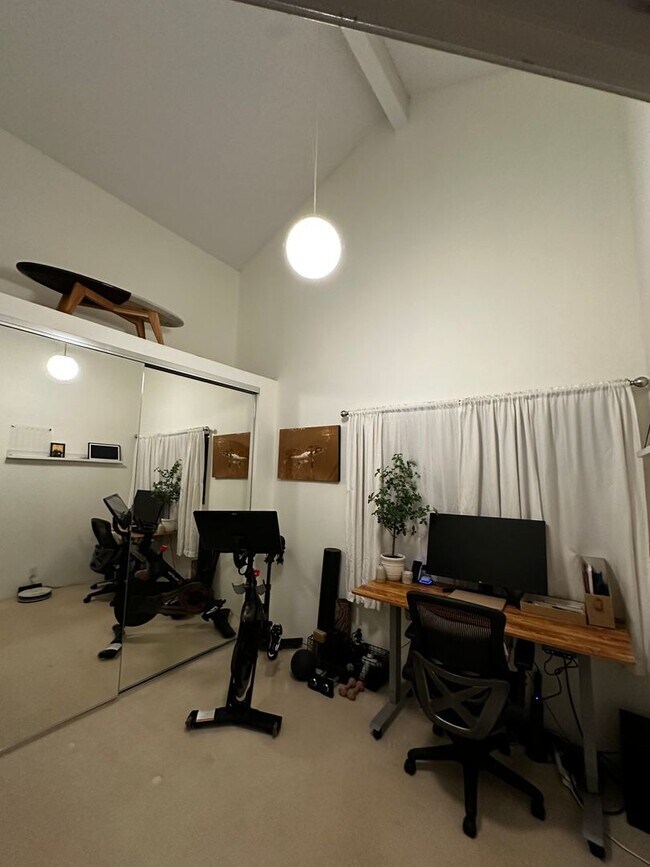 Building Photo - $3,500 / Month | 3 Bed / 2 Bath | Haleakala Gardens