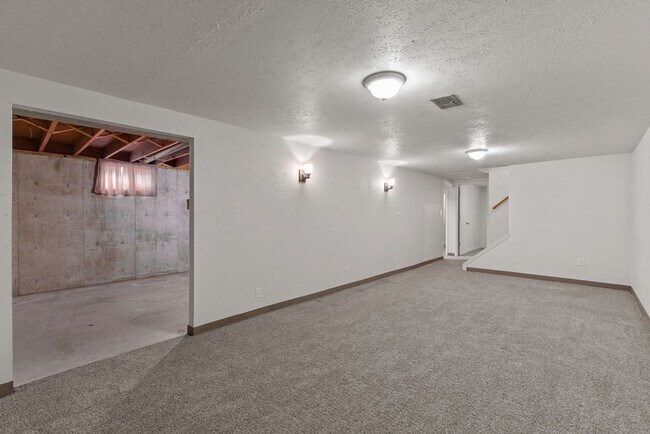 Building Photo - 1721-1723 Dotsero Ave