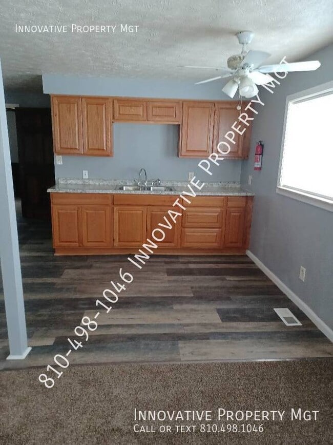 Building Photo - 1124 W Bergin Ave