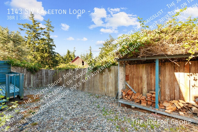 Building Photo - 1143 SW Kaleeton Loop