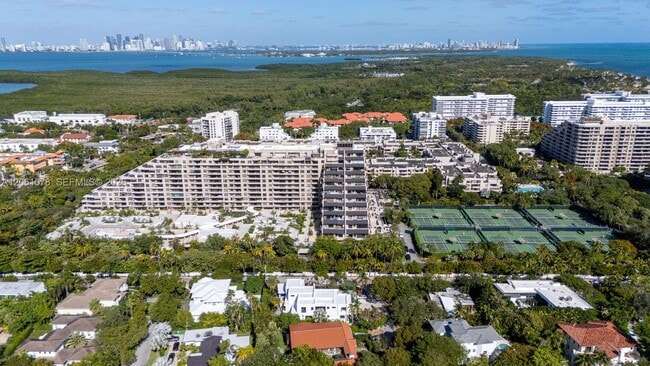 Building Photo - 151 Crandon Blvd