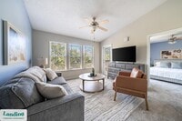 Building Photo - 1000 Palm Pl Dr NE