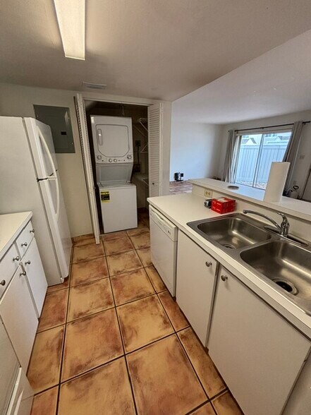 Building Photo - 6850 SW 45th Ln