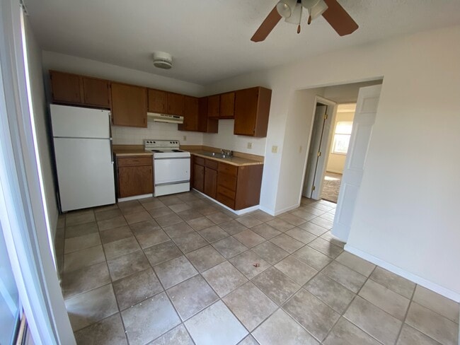 Building Photo - 1010 Jane Dr