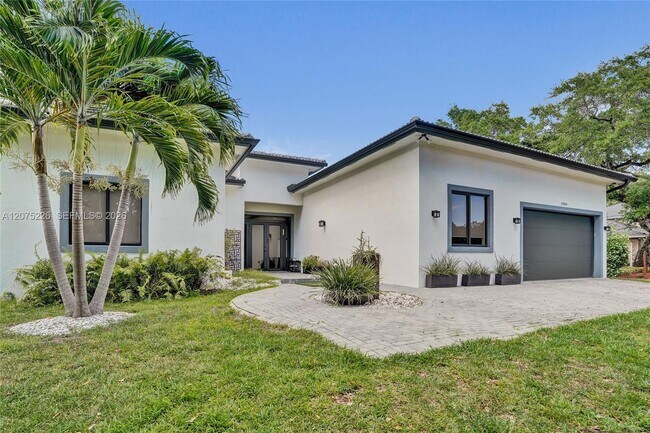Building Photo - 3909 SW 54th St
