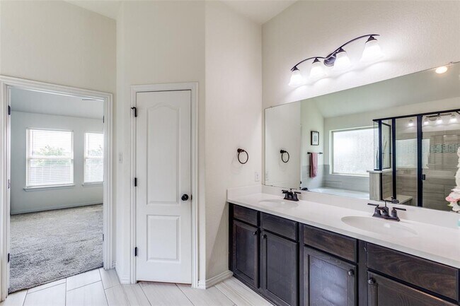 Building Photo - 874 Spinnaker Loop