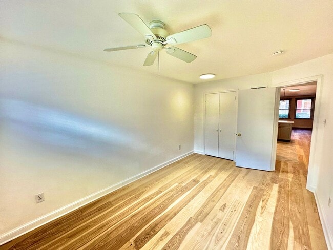 Building Photo - Captivating Capitol Hill Barracks Row Renovated 2 Bedroom Apt w/ Parking & Patio