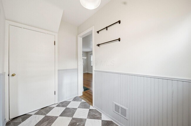 Building Photo - 532 N Drexel Ave