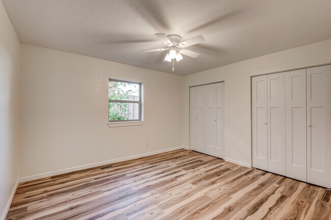 Building Photo - 214 W Maple Ave