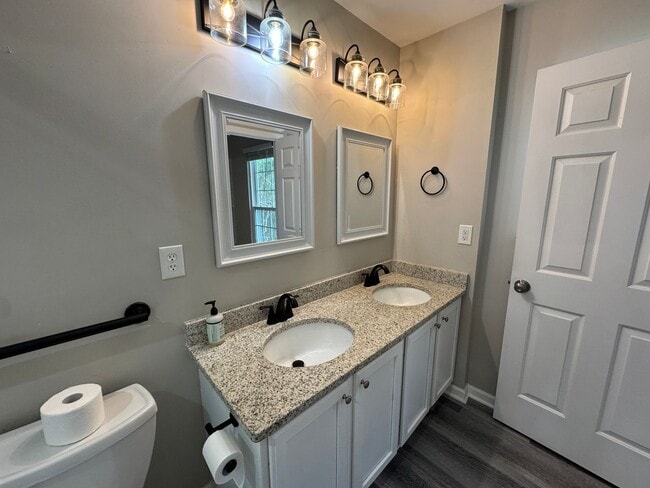 Building Photo - MOVE-IN READY!