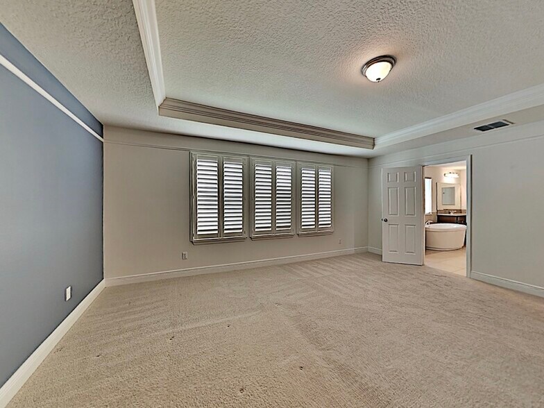 Building Photo - 8931 Lookout Pointe Dr