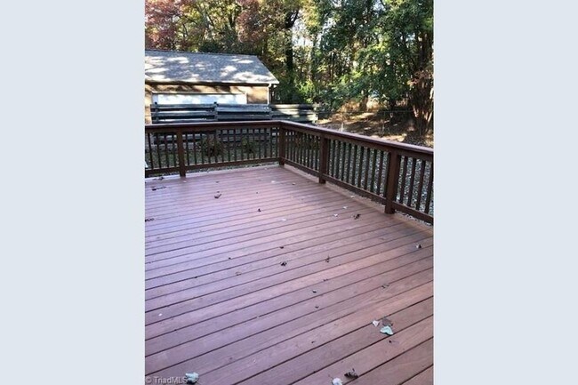 Building Photo - JEFFERSON WOODS 3 bedroom