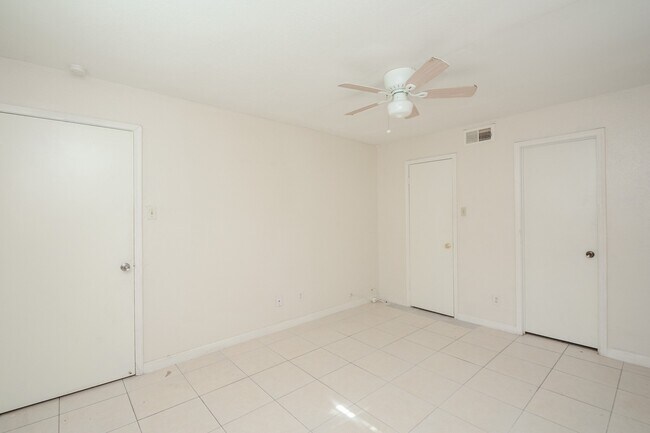 Building Photo - 9700 Leawood Blvd