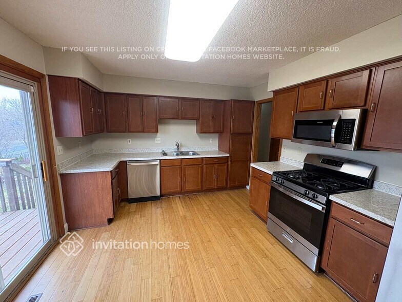 Building Photo - 7897 Kingsview Ln N