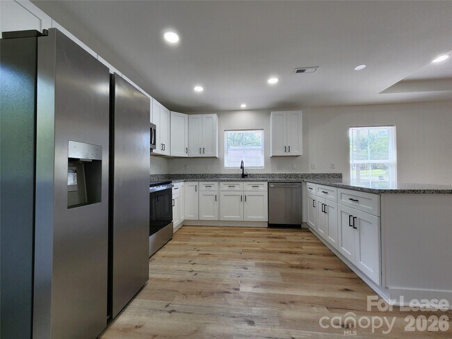 Building Photo - 1302 Rainbow Dr