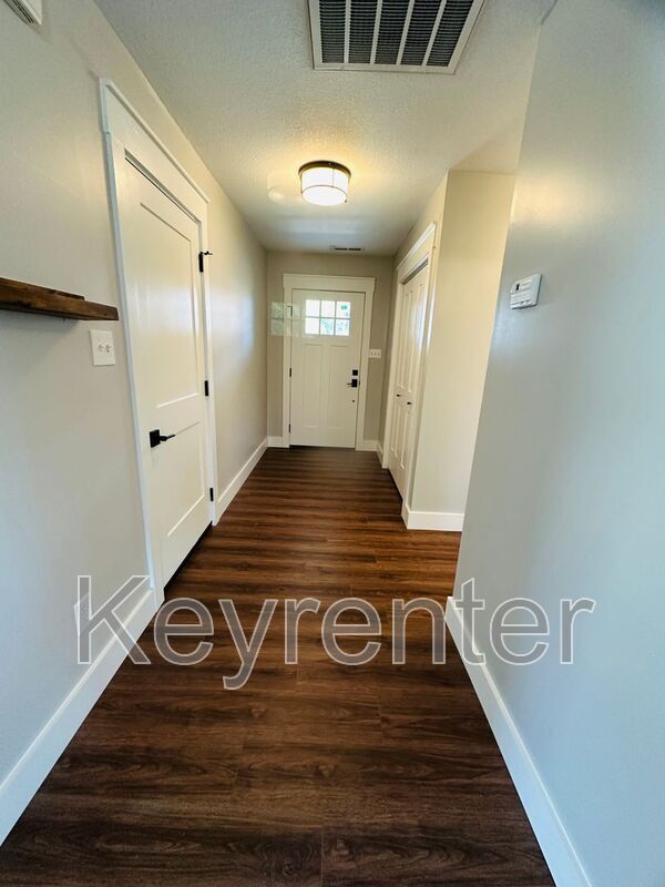 Building Photo - 5330 Blue Star Dr