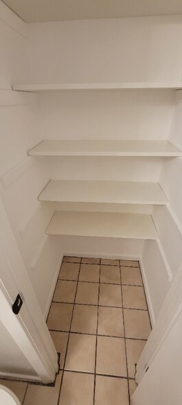 Building Photo - 858 Fountainbleau Dr