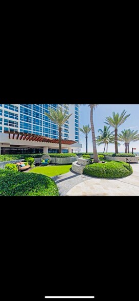 Building Photo - 6801 Collins Ave