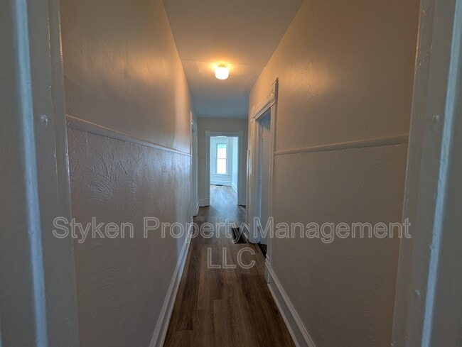 Building Photo - 464 S Harrison Ave