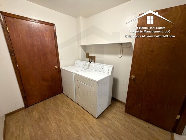 Building Photo - Sabre Circle 497–499 Duplex