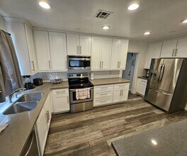 Building Photo - Charming 3-Bedroom Home in the Heart of La...