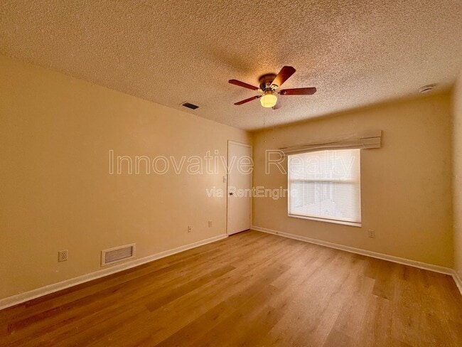 Building Photo - 1005 Bradford Dr