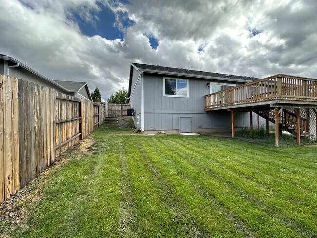 Building Photo - 921 Quail Point Ct