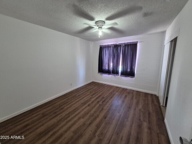 Building Photo - 3945 W Orange Dr