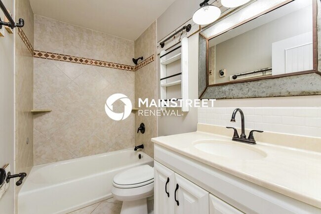 Building Photo - 3 Bedroom Pet-Friendly Home in Fort Myers, FL with Main Street Renewal