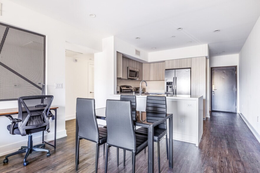 Building Photo - 409 Hayworth Ave