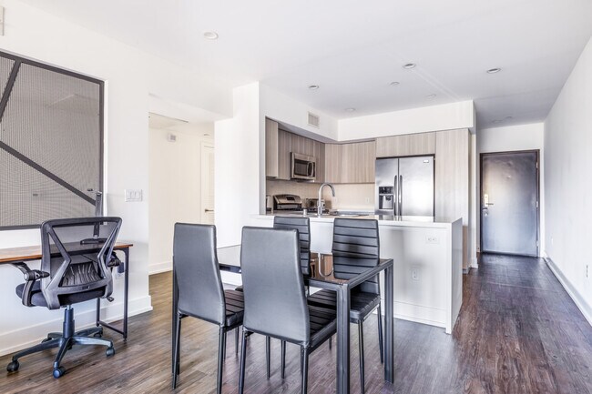 Building Photo - 409 Hayworth Ave