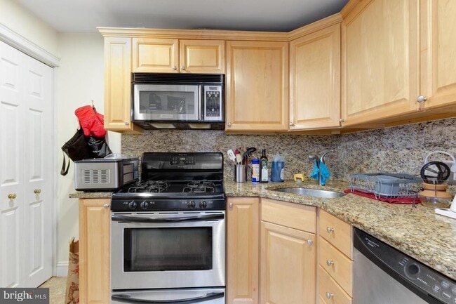 Building Photo - 824 N Judson St
