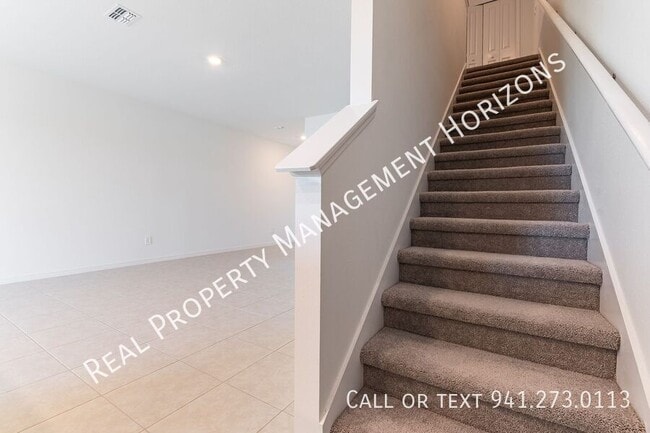 Building Photo - 10952 65th Ter E