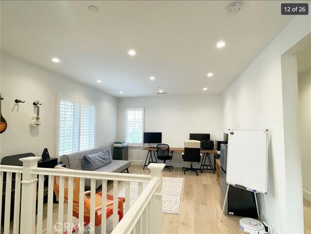Building Photo - 120 Statura